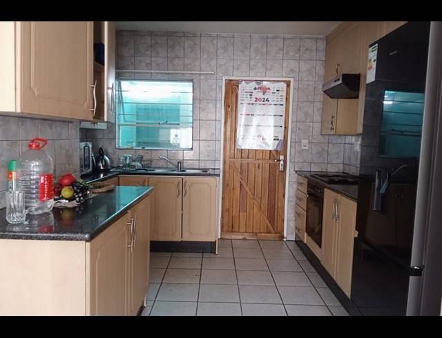 3 BEDROOM TOWNHOUSE FOR SALE IN BEDFORD GARDENS